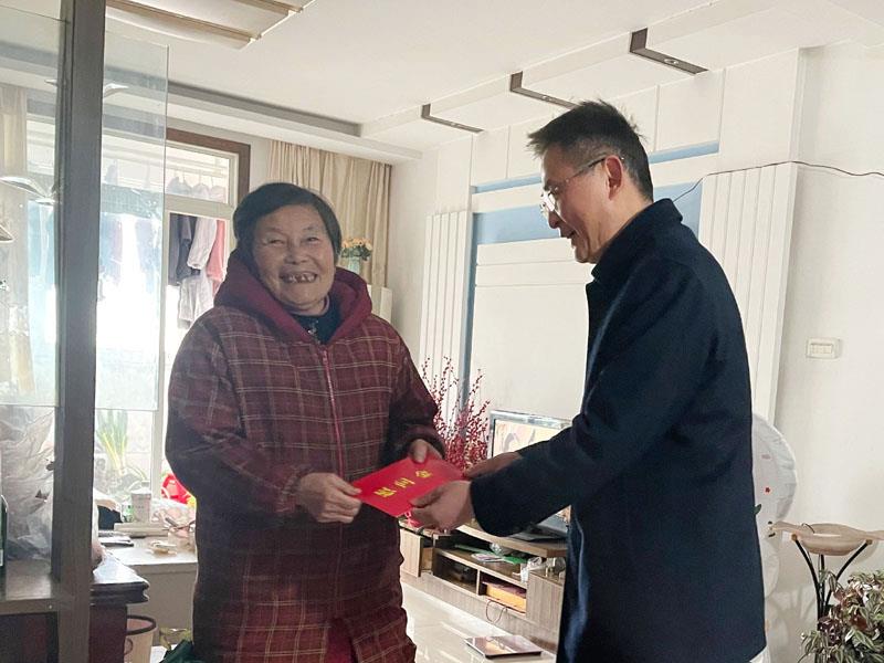 新春走访暖人心1.jpg
