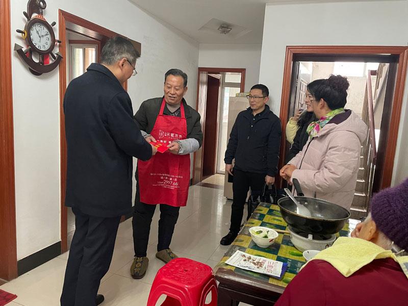新春走访暖人心2.jpg