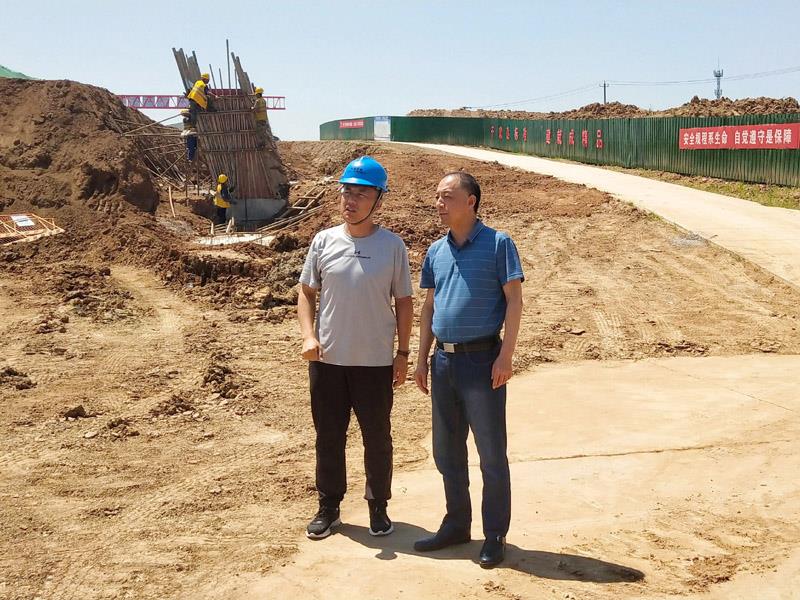 F:\集团信息宣传\集团网站\集团信息报汇总表\荣书记调研涉铁项目.jpg